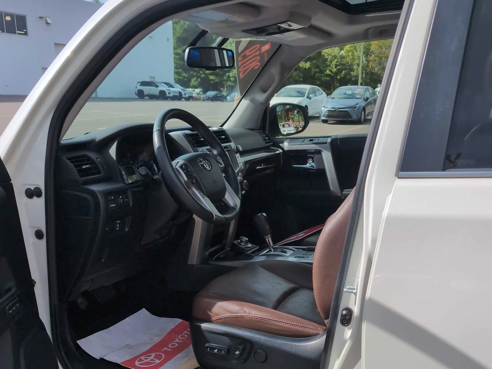 Toyota 4runner 4WD | CARFAX | АВТОФИНАНСИРАНЕ, снимка 7 - Автомобили и джипове - 56076410