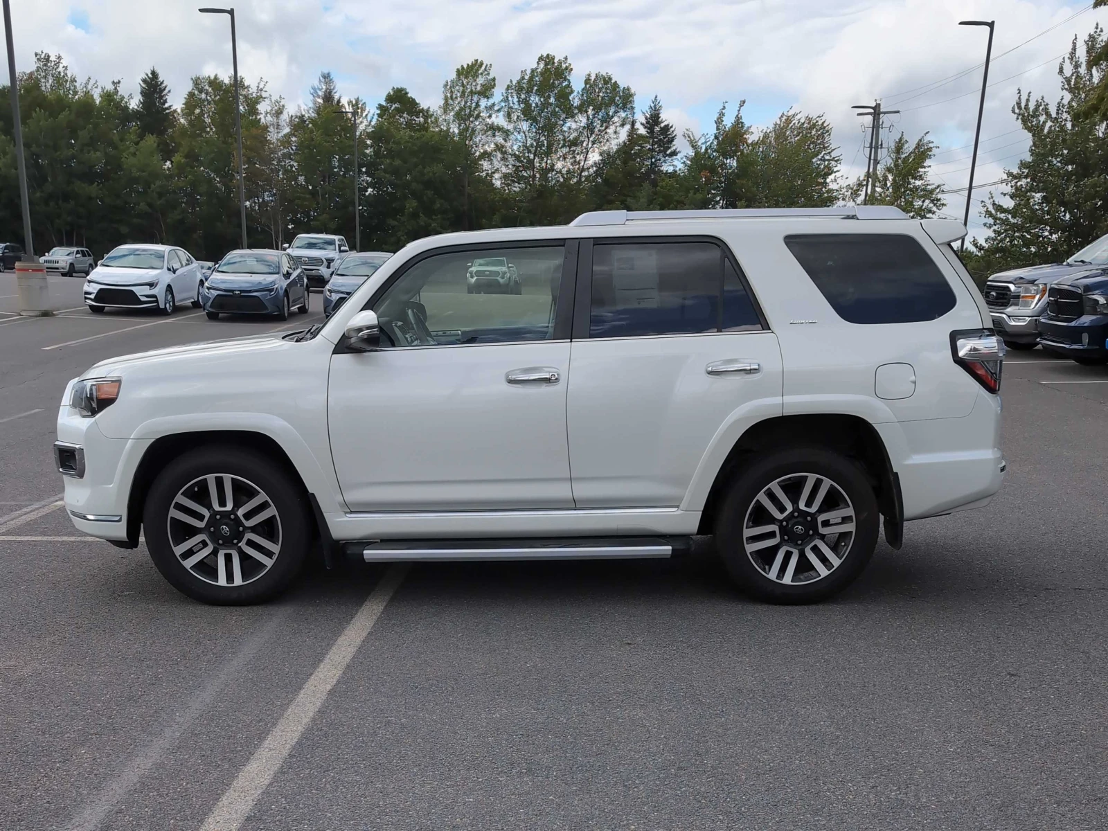 Toyota 4runner 4WD | CARFAX | АВТОФИНАНСИРАНЕ, снимка 3 - Автомобили и джипове - 56076410