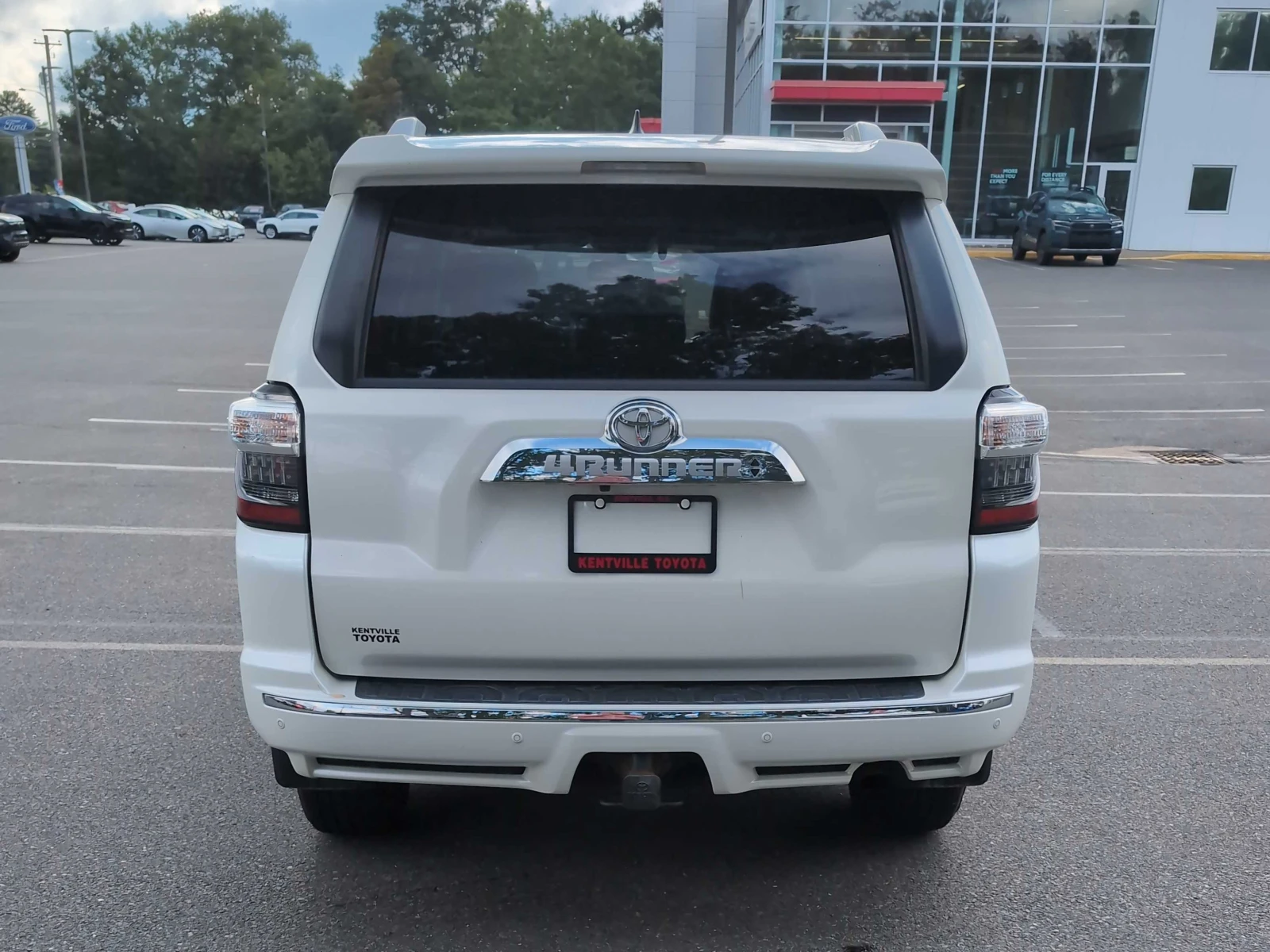 Toyota 4runner 4WD | CARFAX | АВТОФИНАНСИРАНЕ, снимка 5 - Автомобили и джипове - 56076410
