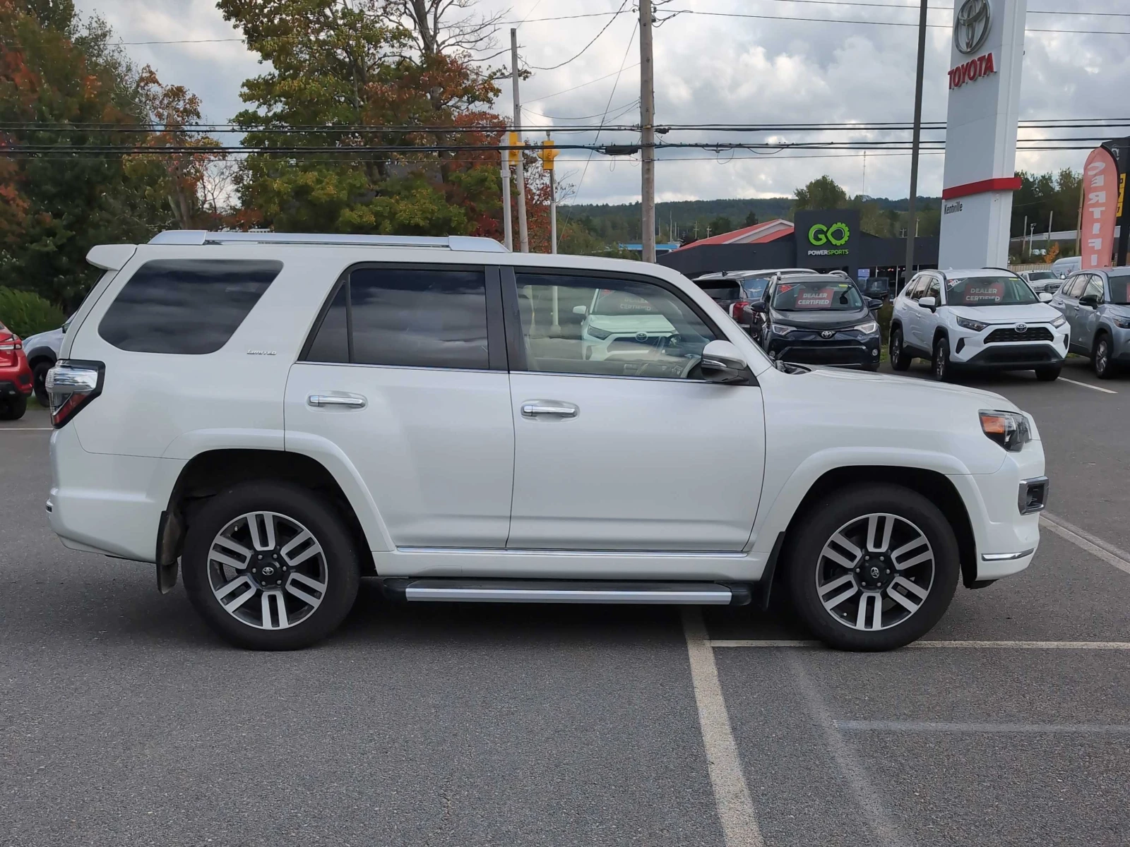 Toyota 4runner 4WD | CARFAX | АВТОФИНАНСИРАНЕ, снимка 4 - Автомобили и джипове - 56076410