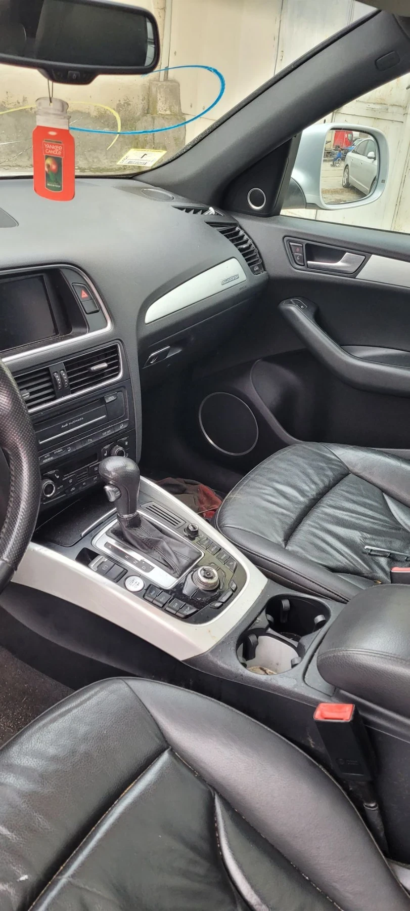 Audi Q5 3.2FSI , снимка 8 - Автомобили и джипове - 56296958