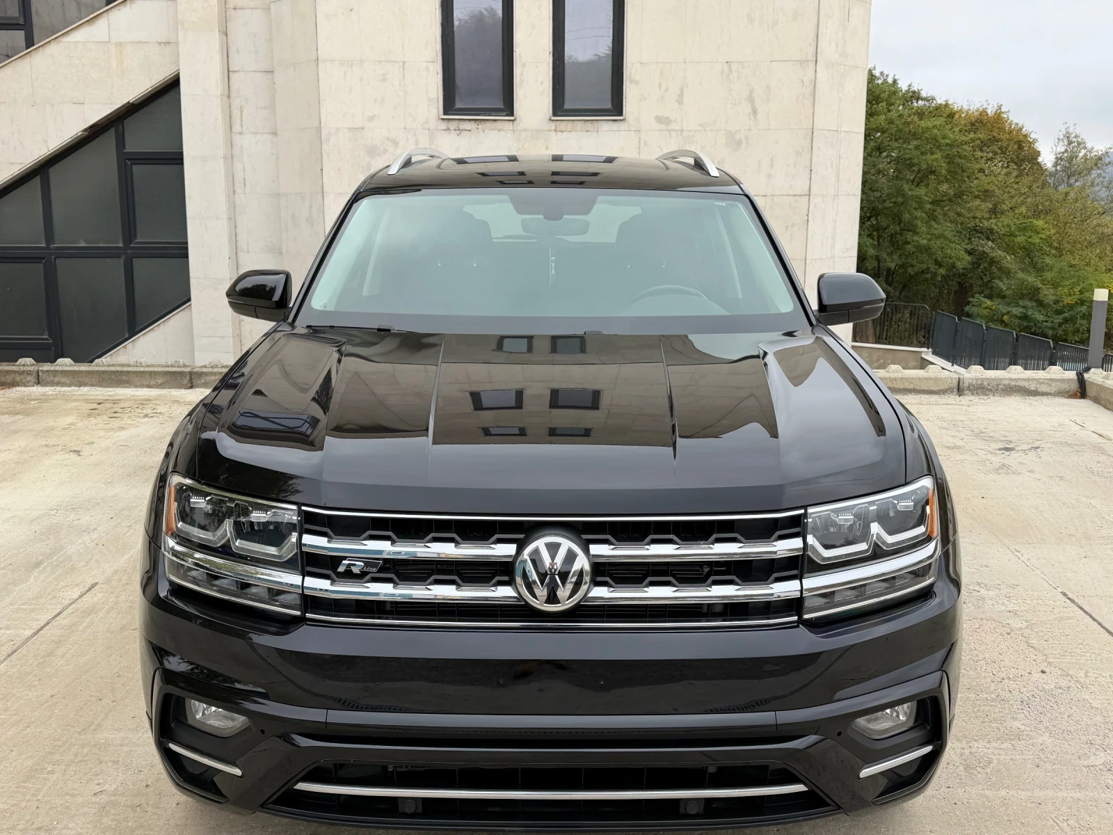 VW Atlas R-Line 3.6 VR6 FSI 4Motion, снимка 2 - Автомобили и джипове - 56603157