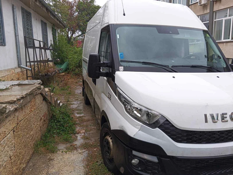 Iveco 35c13 Daily, снимка 5 - Бусове и автобуси - 52799002
