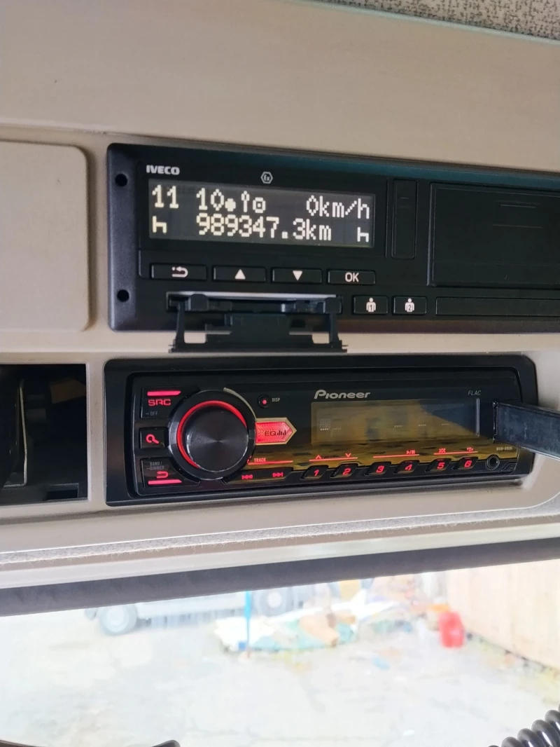 Iveco Stralis Влекач, снимка 8 - Камиони - 52457075