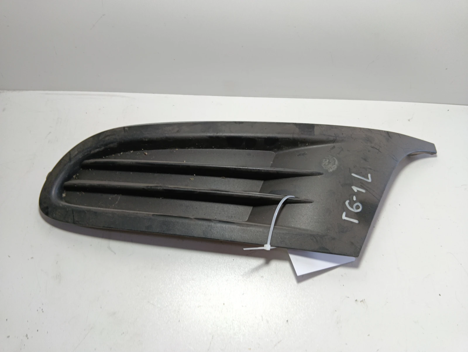 решетка броня лява 5K0853665A VW Golf