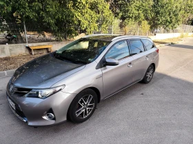     Toyota Auris Hybrid