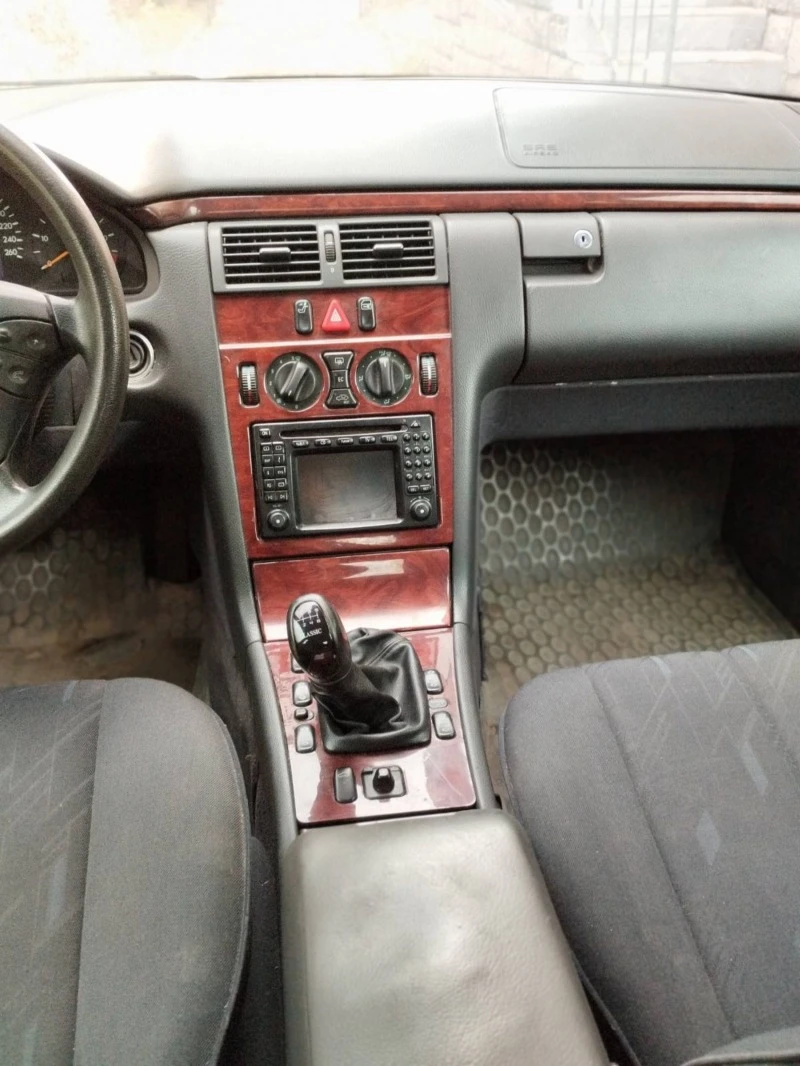 Mercedes-Benz E 200 E 200, снимка 4 - Автомобили и джипове - 46822543