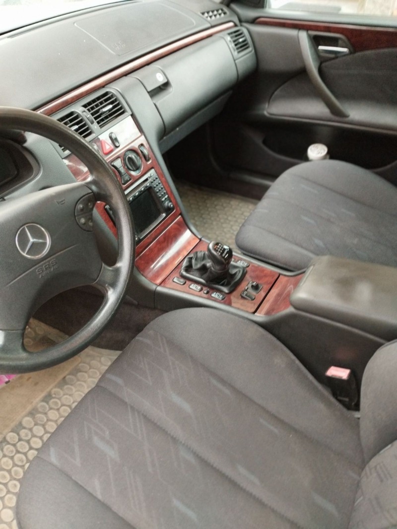Mercedes-Benz E 200 E 200, снимка 6 - Автомобили и джипове - 45741438