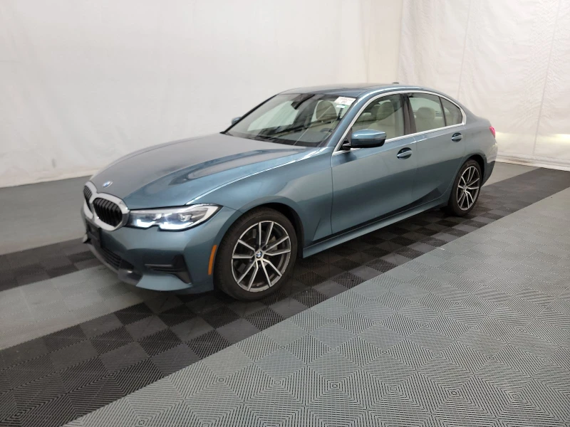 BMW 330 xDrive* Ambient* Digital* Keyless* Camera* , снимка 1 - Автомобили и джипове - 48797548