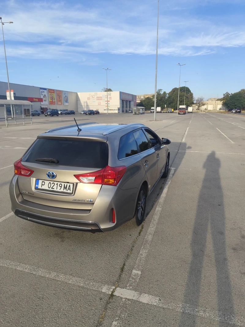 Toyota Auris Hybrid, снимка 6 - Автомобили и джипове - 51520462