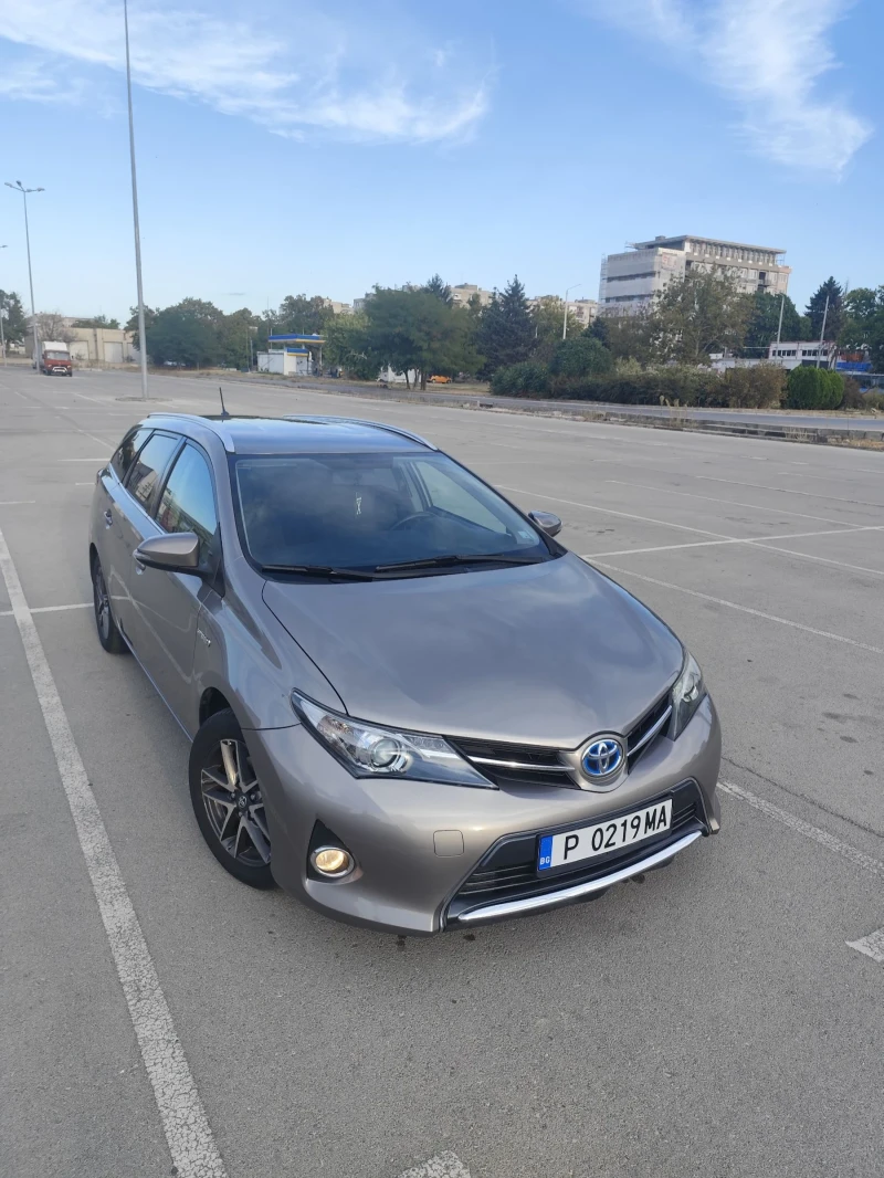 Toyota Auris Hybrid, снимка 2 - Автомобили и джипове - 51520462