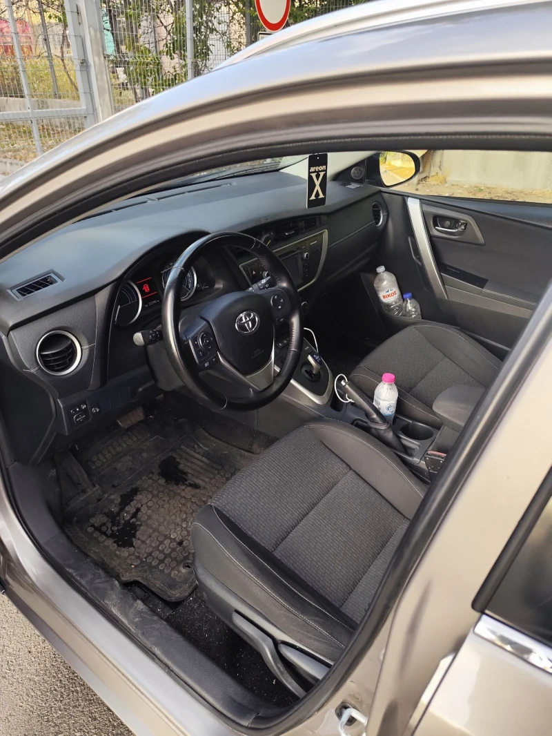Toyota Auris Hybrid, снимка 9 - Автомобили и джипове - 51520462