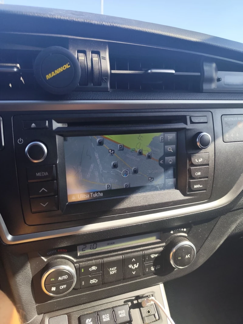 Toyota Auris Hybrid, снимка 11 - Автомобили и джипове - 51520462