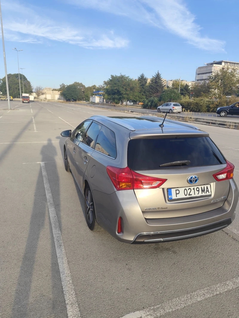 Toyota Auris Hybrid, снимка 4 - Автомобили и джипове - 51520462