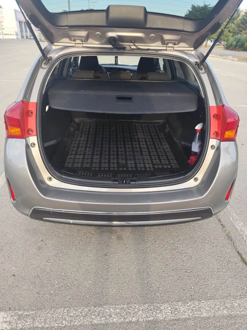 Toyota Auris Hybrid, снимка 7 - Автомобили и джипове - 51520462