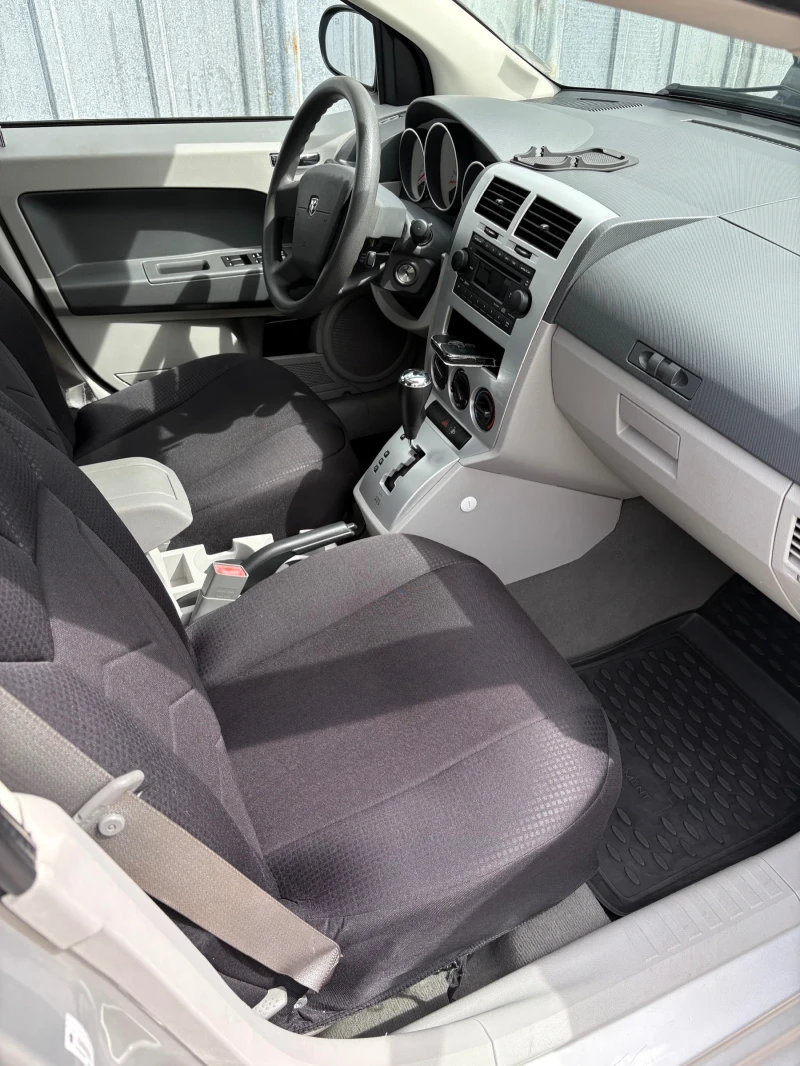 Dodge Caliber 2.0 SXT, снимка 12 - Автомобили и джипове - 52218254