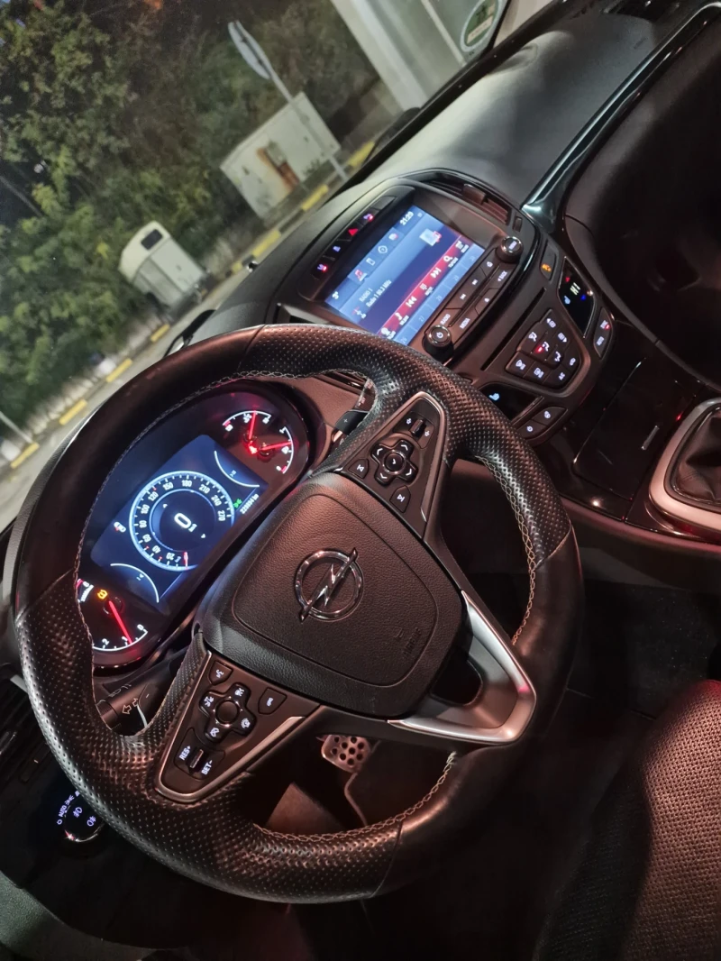 Opel Insignia 1.6CDTI ОБСЛУЖЕНА , снимка 9 - Автомобили и джипове - 52918686