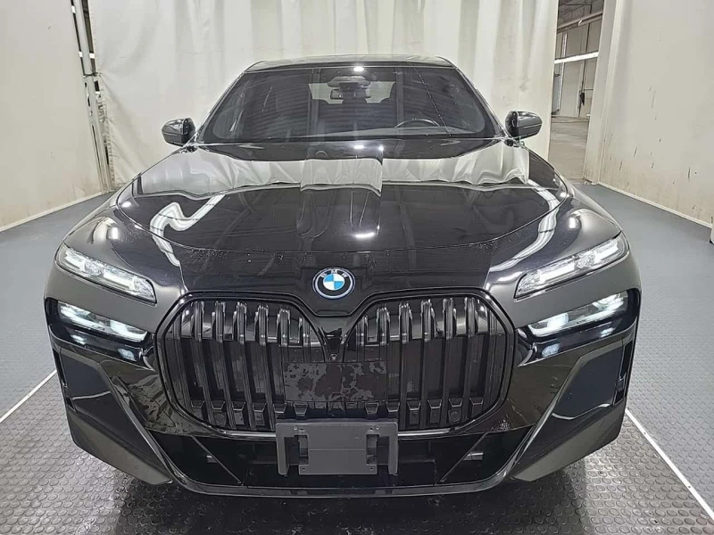 BMW i7 XDRIVE60  CARFAX, снимка 10 - Автомобили и джипове - 53595326