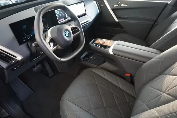 BMW iX xDrive50 = Sport Package = Гаранция, снимка 6 - Автомобили и джипове - 53914634