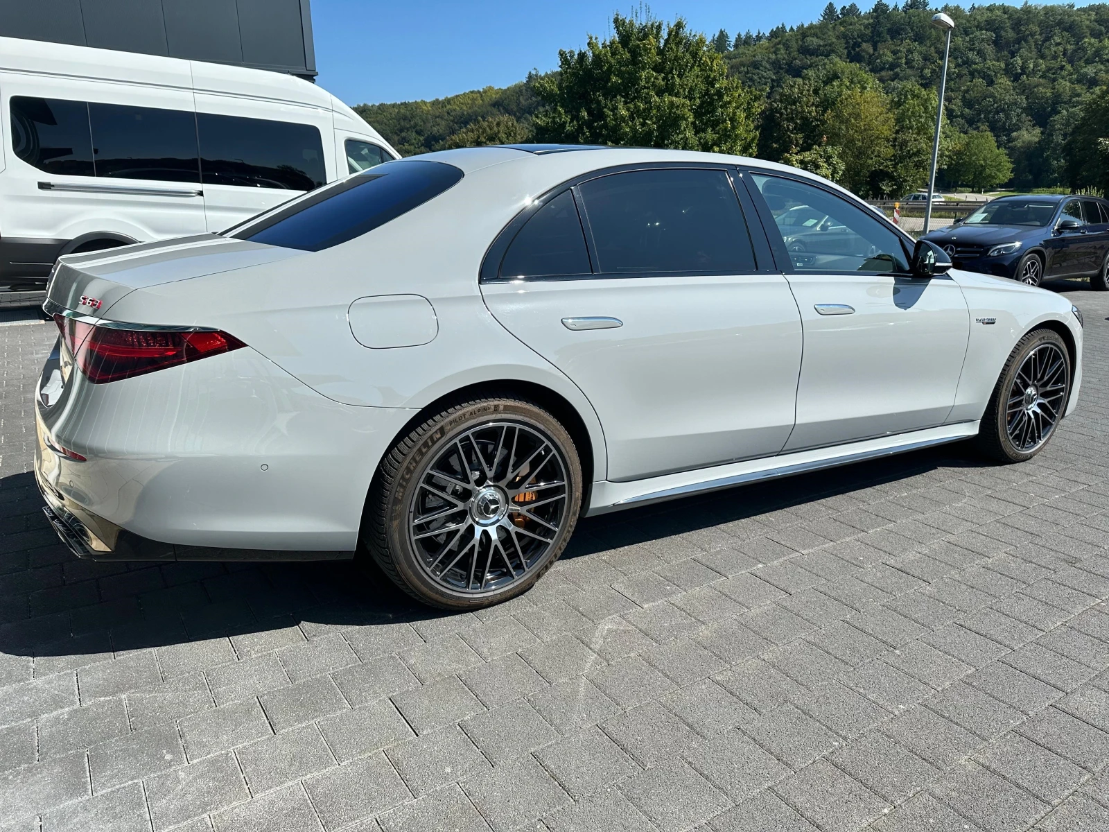 Mercedes-Benz S 63 AMG E-Performance EDITION 1 Long 4Matic+  - изображение 3