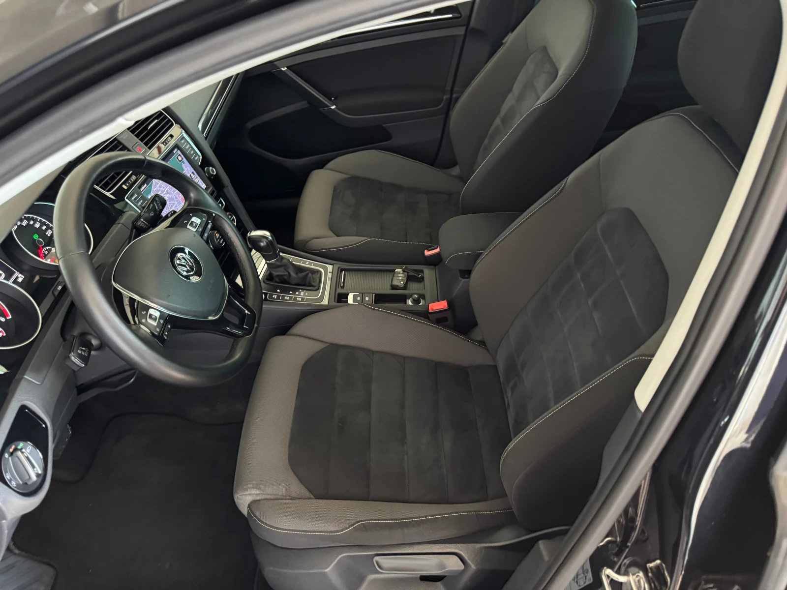 VW Golf 2.0TDI* DSG* СЕРВИЗНА КНИЖКА С ПЪЛНА ИСТОРИЯ В VW - изображение 7
