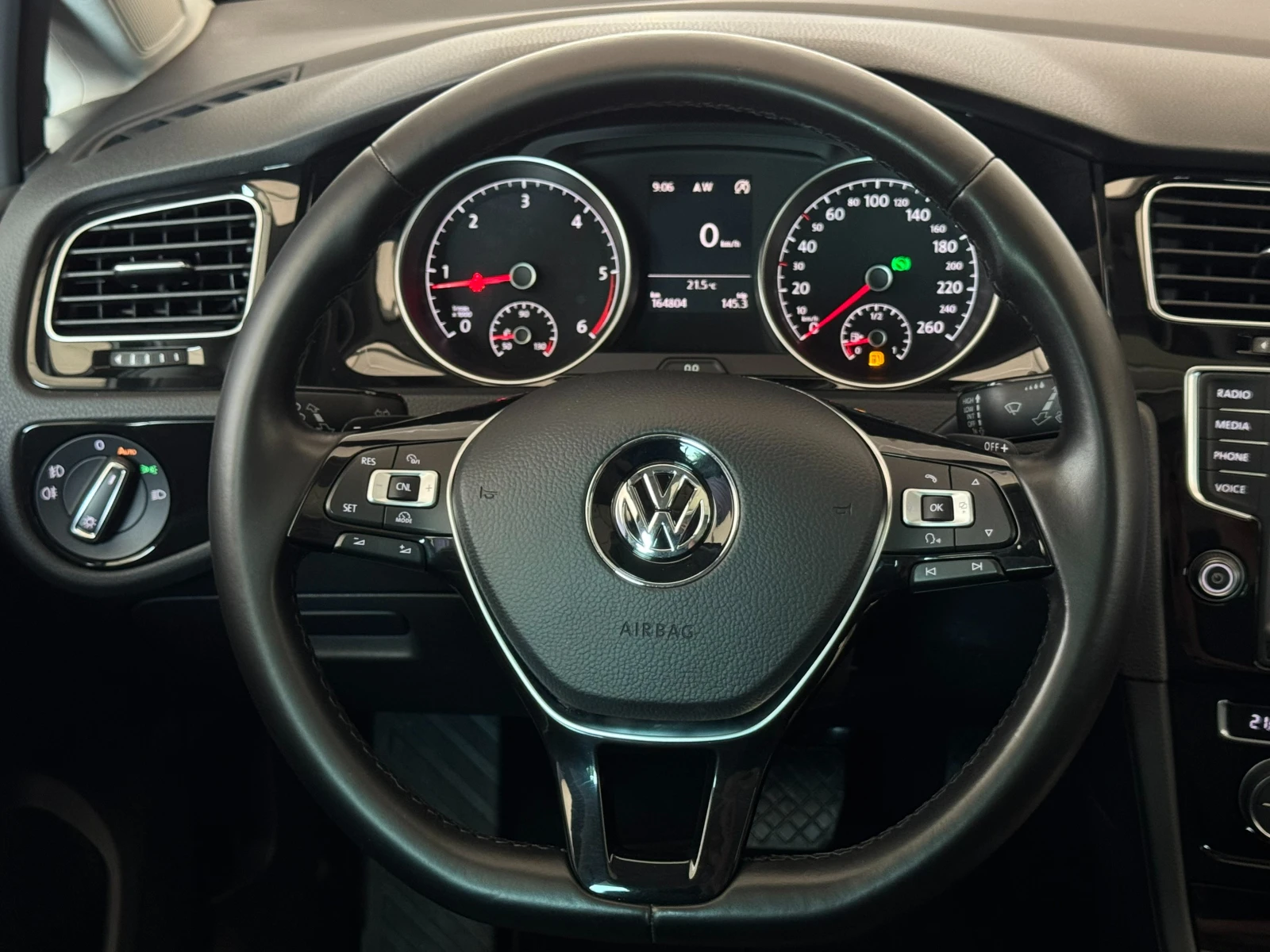 VW Golf 2.0TDI* DSG* СЕРВИЗНА КНИЖКА С ПЪЛНА ИСТОРИЯ В VW - изображение 9