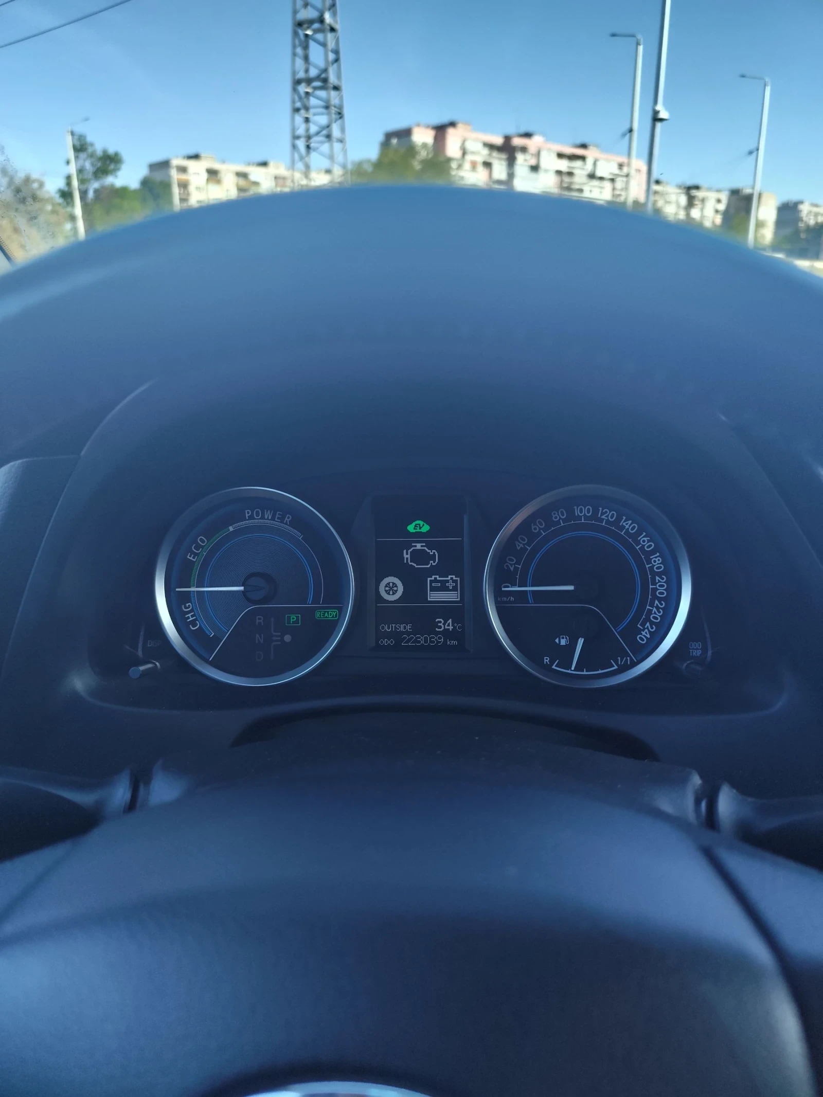 Toyota Auris Hybrid - изображение 8