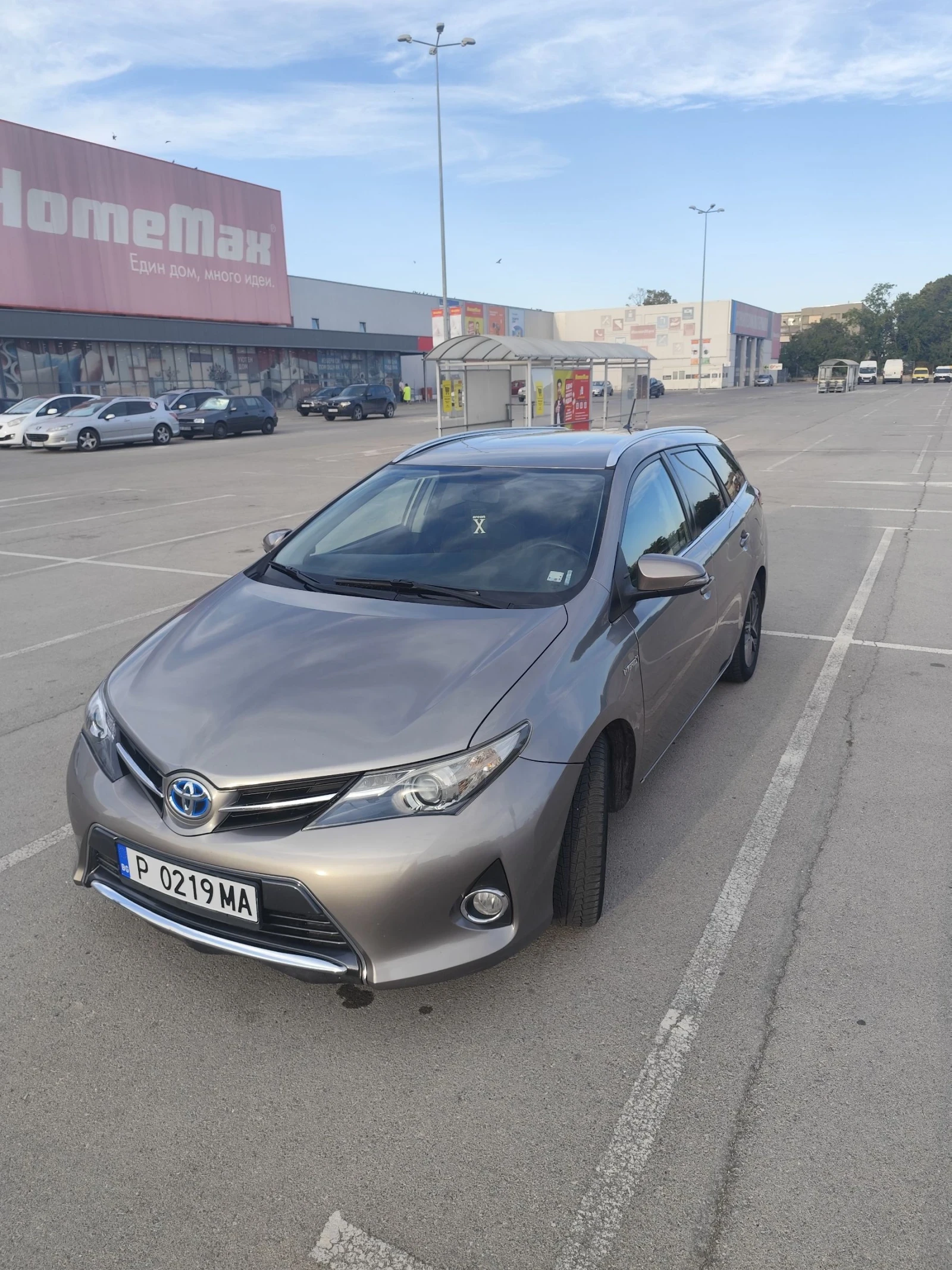 Toyota Auris Hybrid - изображение 3