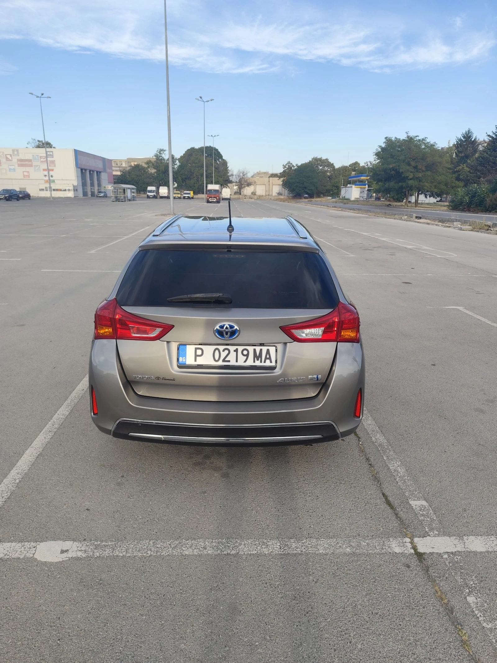 Toyota Auris Hybrid - изображение 5