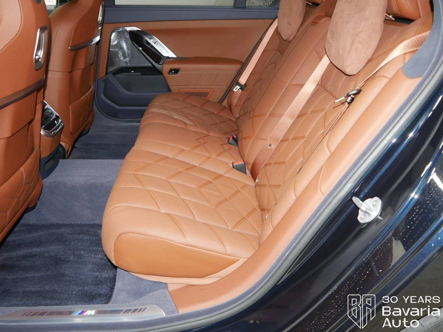 BMW i7 M70 xDrive - изображение 8