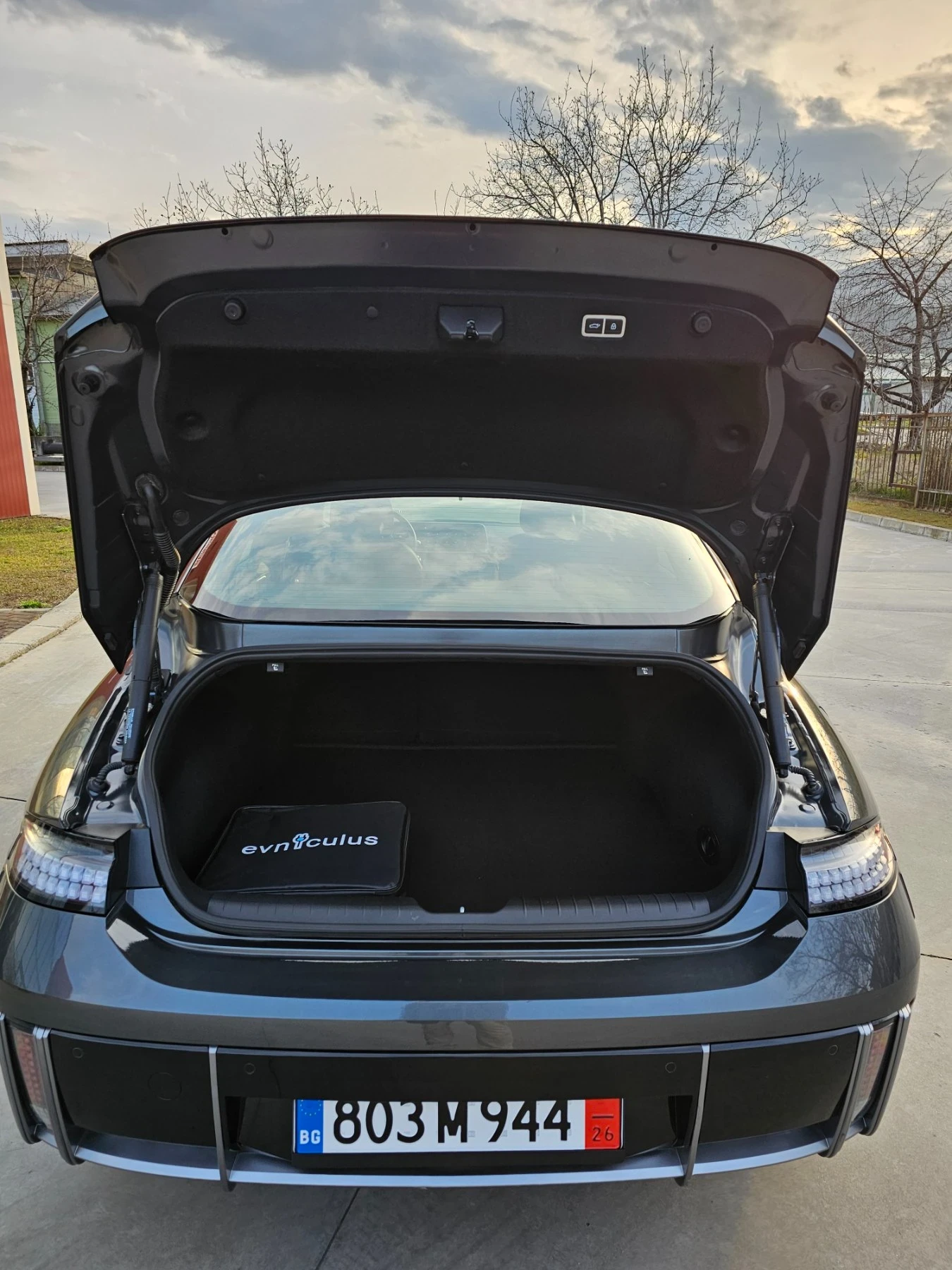 Hyundai Ioniq 6 AWD/Ultimate /FULL/2400км/КАТО НОВ/Heat pump/ - изображение 6