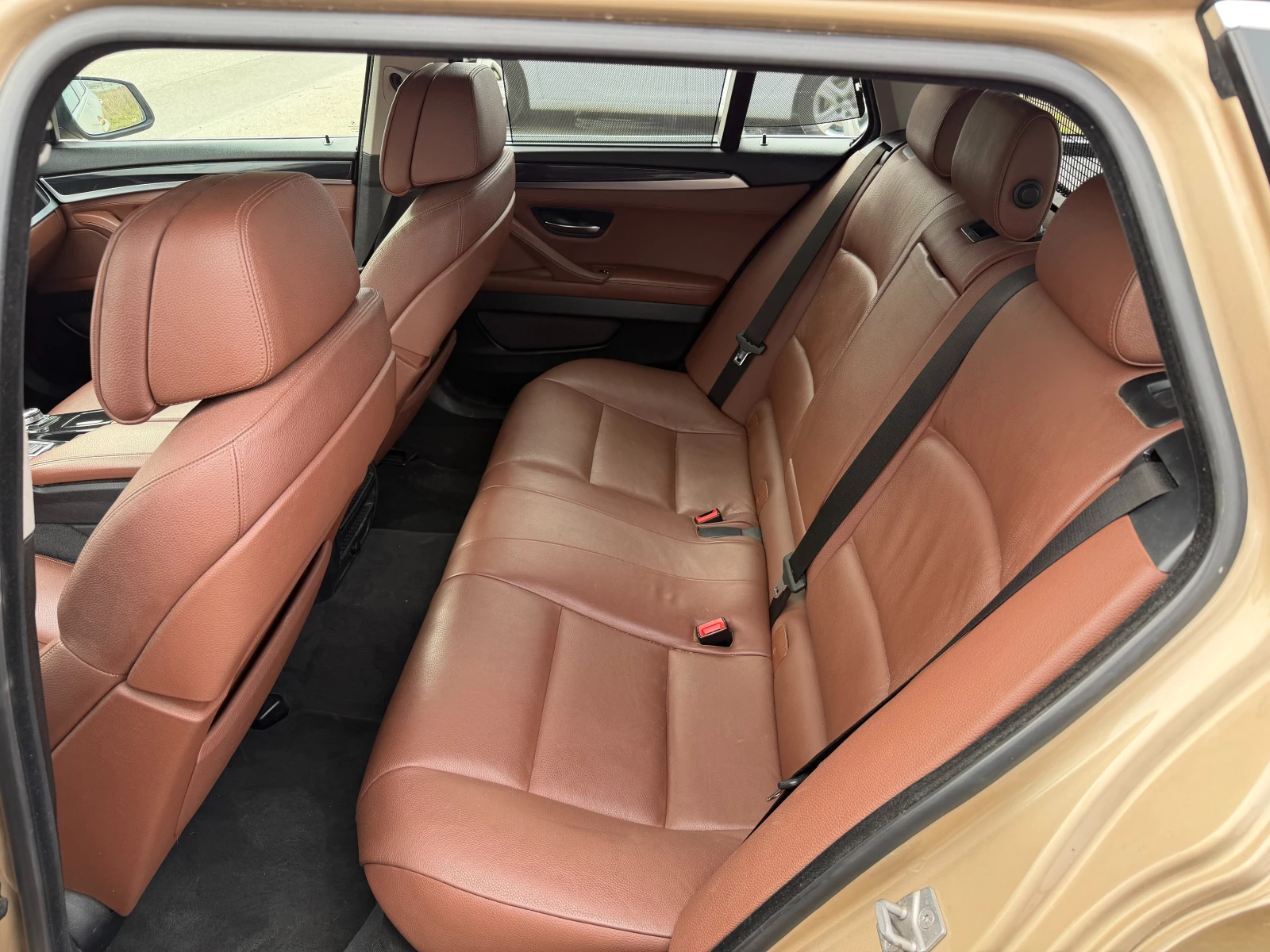 BMW 530 Xdrive Комби, снимка 16 - Автомобили и джипове - 53708121