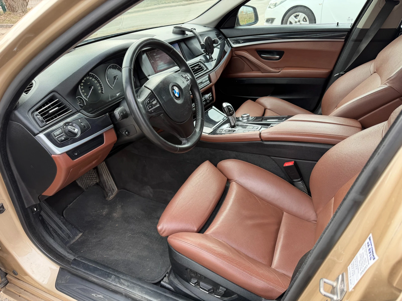 BMW 530 Xdrive Комби, снимка 11 - Автомобили и джипове - 53708121