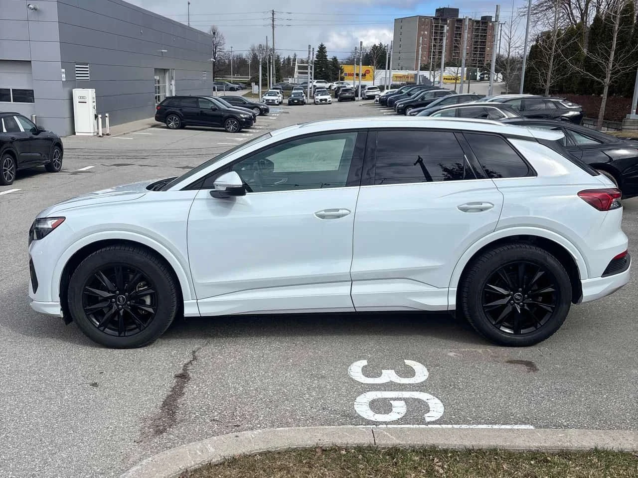 Audi E-Tron * 45 * ПРЕДСТАВИТЕЛСТВО * ПОДГРЕВ * 360 * ПАМЕТ, снимка 2 - Автомобили и джипове - 54117101