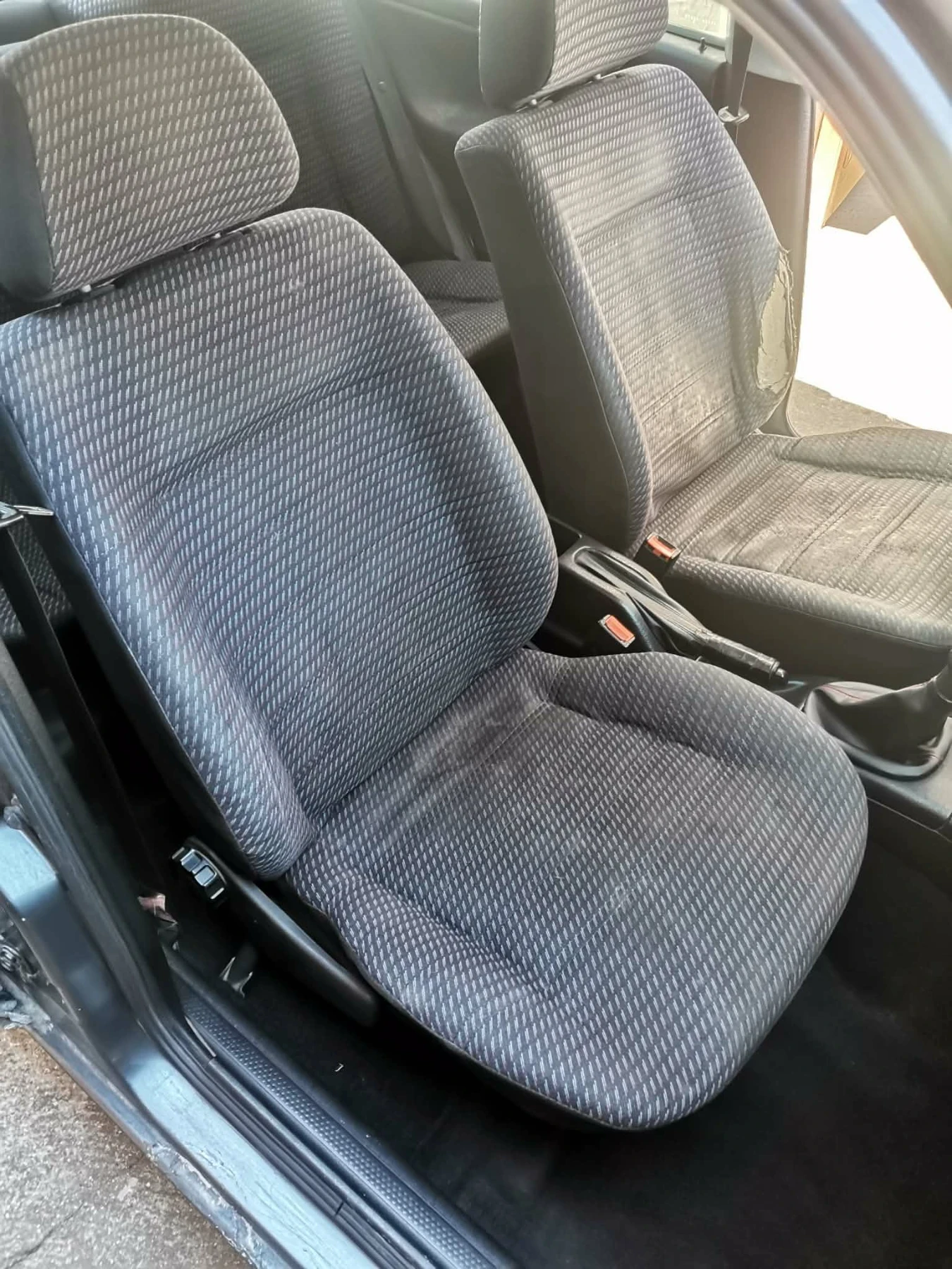 VW Vento 1.9 TDI, снимка 12 - Автомобили и джипове - 54724732