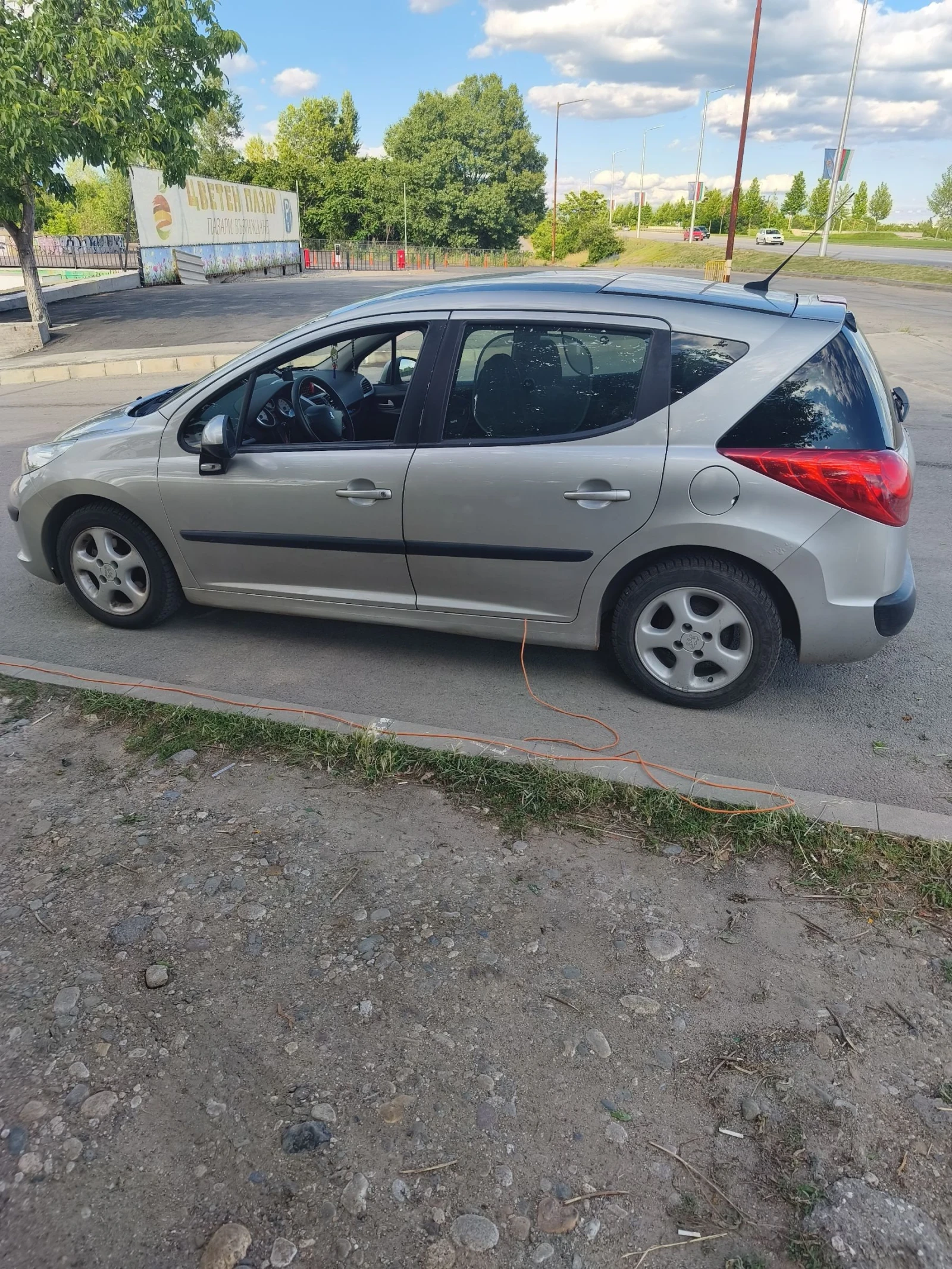 Peugeot 207 Комби, снимка 3 - Автомобили и джипове - 54894908