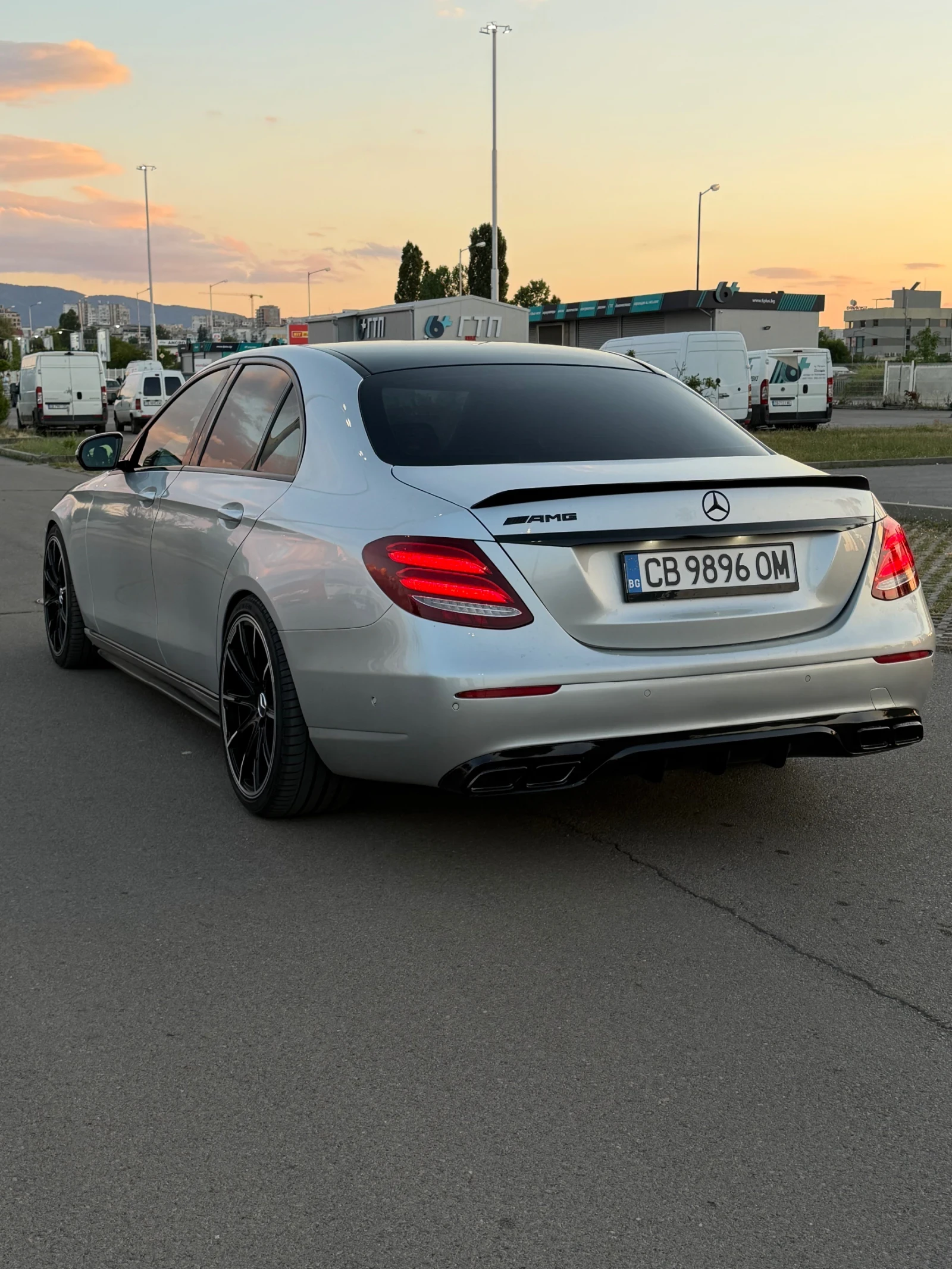 Mercedes-Benz E 220, снимка 5 - Автомобили и джипове - 55172579