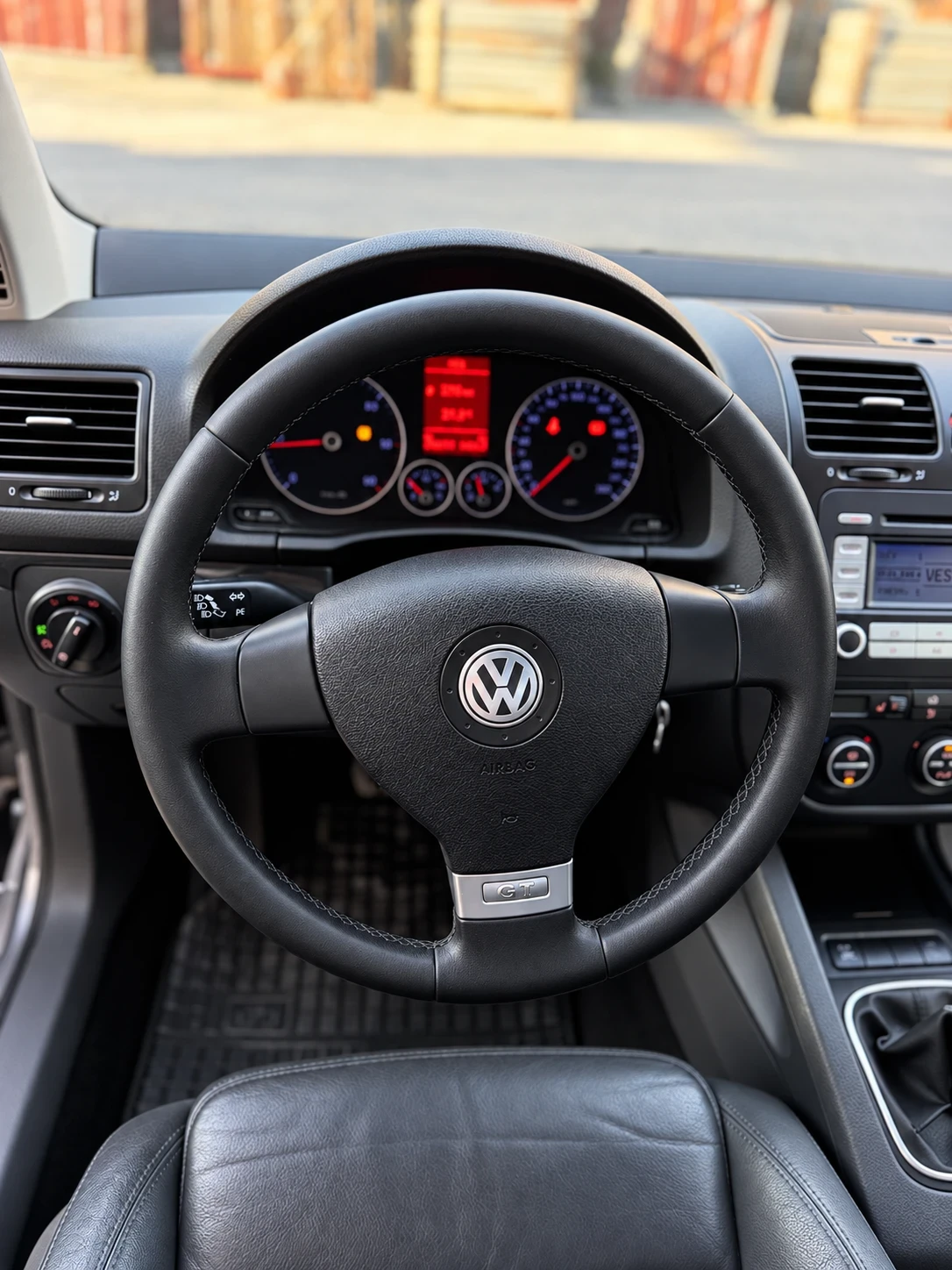 VW Golf 5, снимка 5 - Автомобили и джипове - 56432304