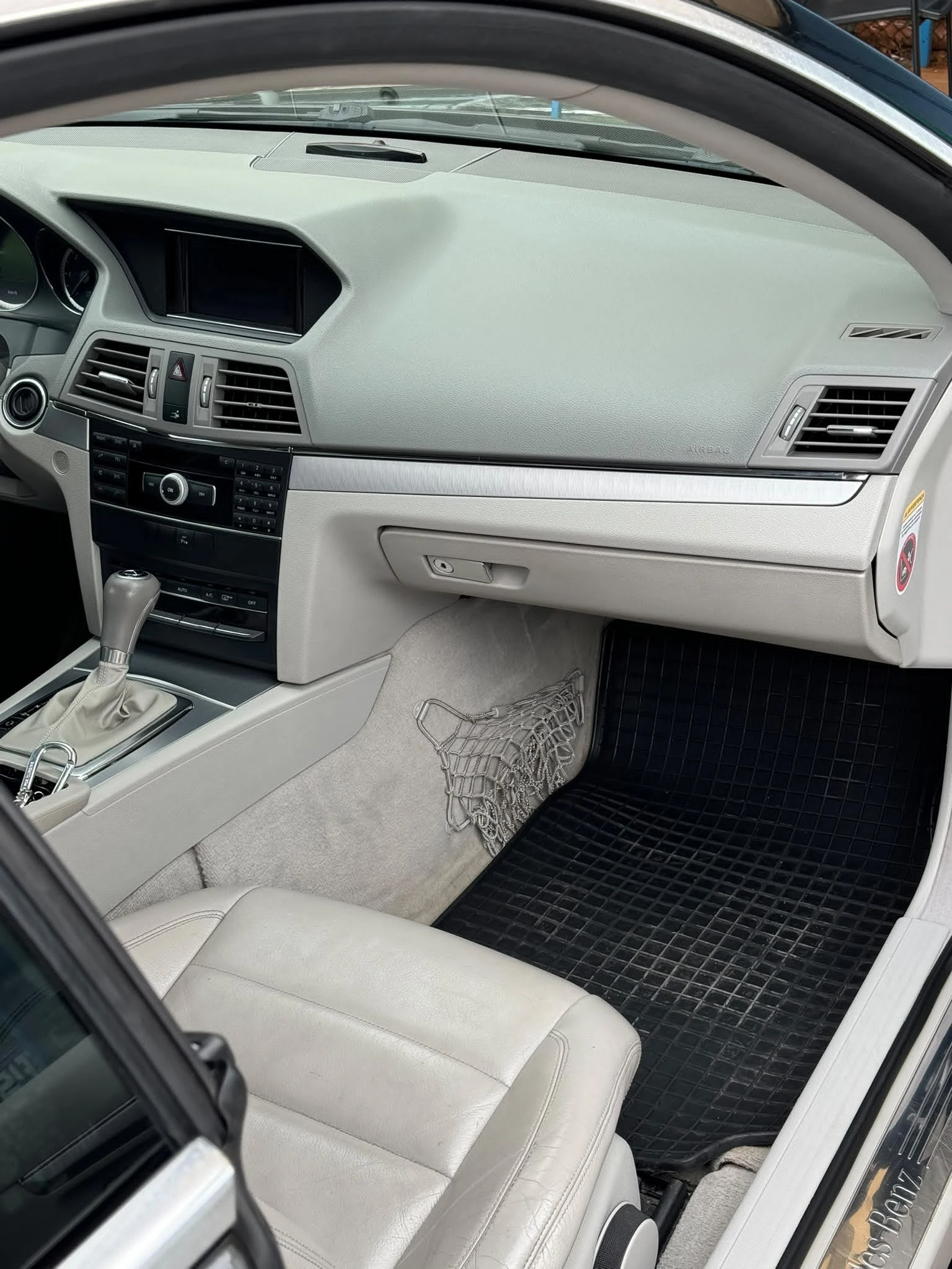 Mercedes-Benz E 220, снимка 7 - Автомобили и джипове - 56614505
