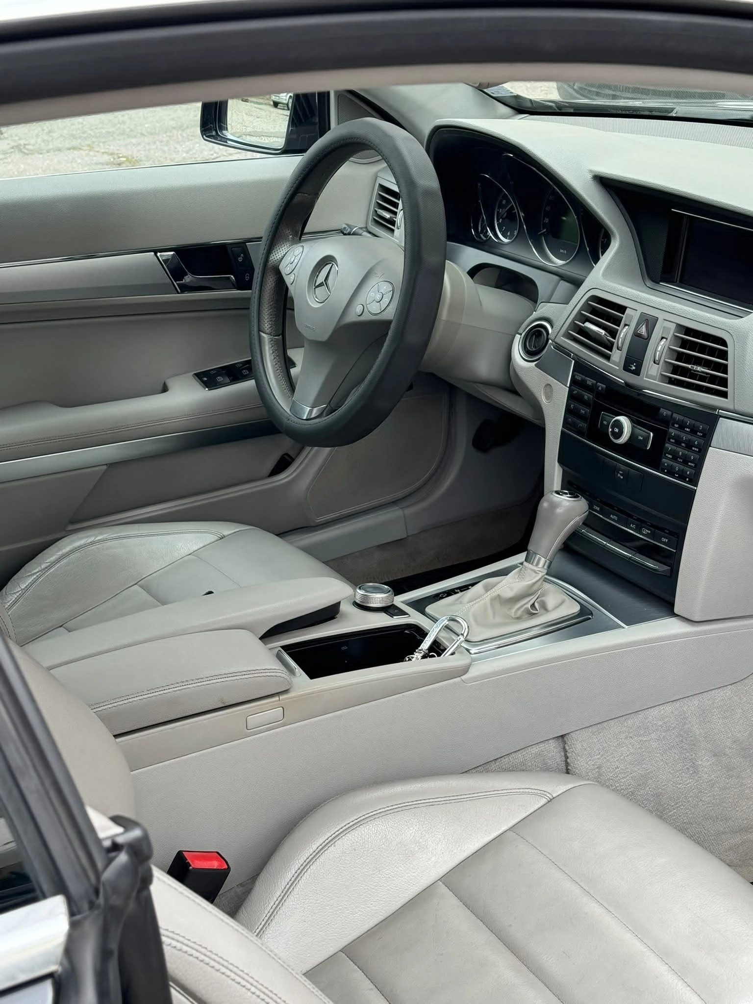 Mercedes-Benz E 220, снимка 8 - Автомобили и джипове - 56614505