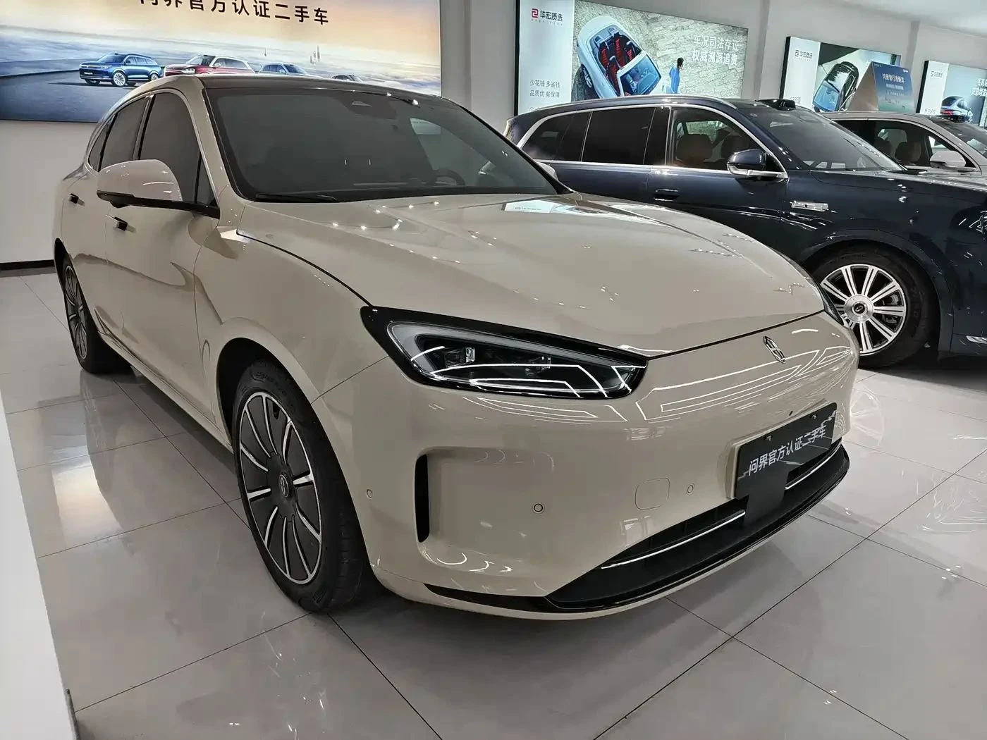 AITO 5, снимка 3 - Автомобили и джипове - 56687121