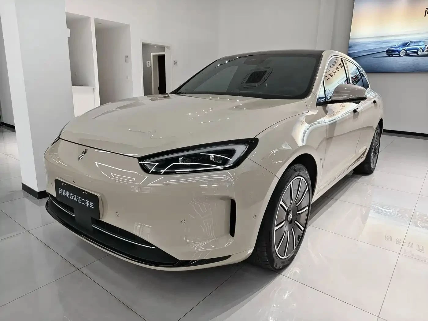 AITO 5, снимка 2 - Автомобили и джипове - 56687121