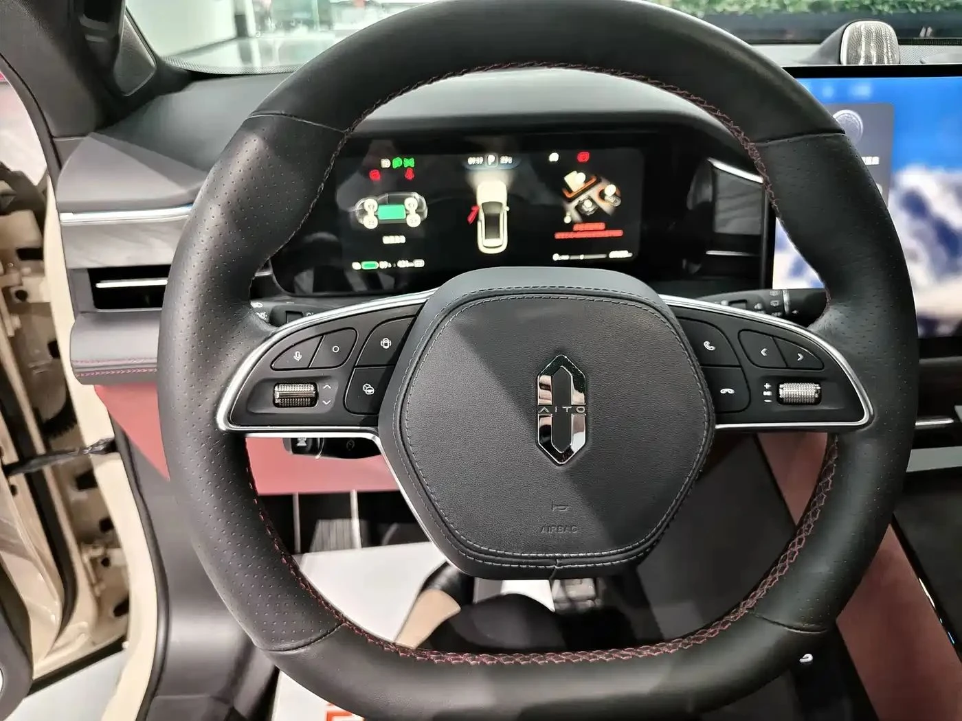 AITO 5, снимка 10 - Автомобили и джипове - 56687121