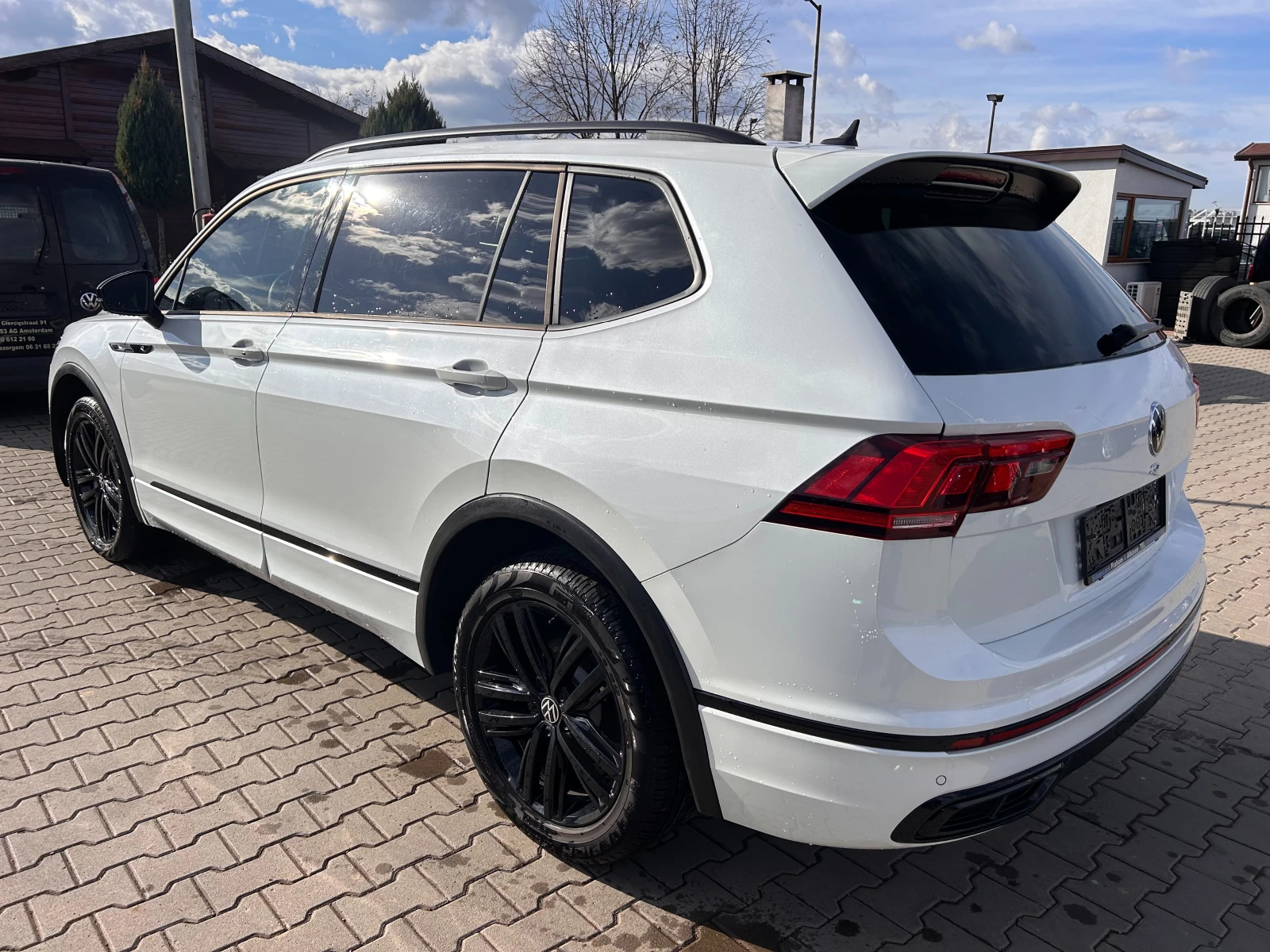 VW Tiguan 2.0TFSI R-LINE 4MOTION/PANORAMA/KAMERA - изображение 8