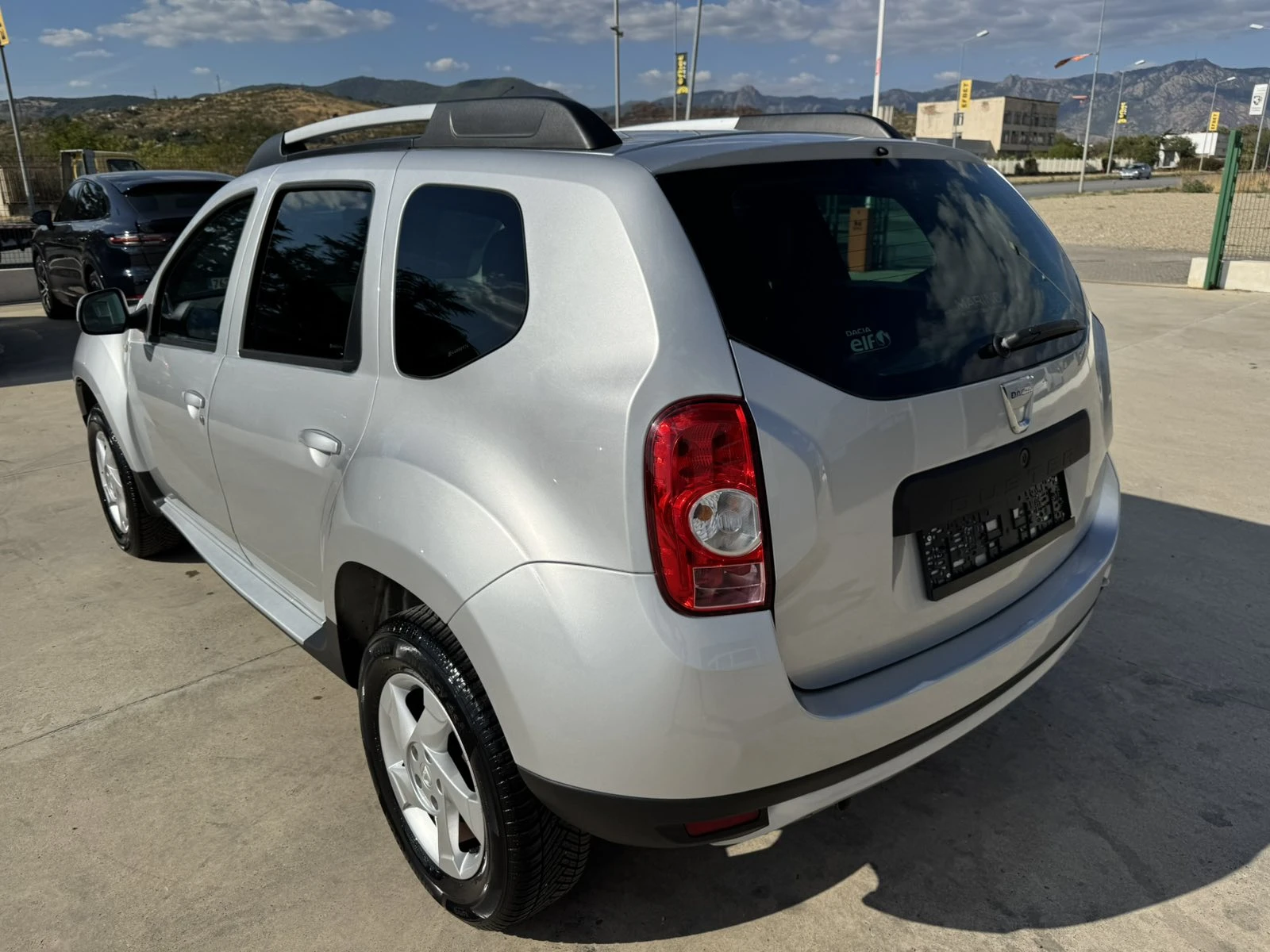Dacia Duster 1.6* 105ps* GAS* КОЖА* КЛИМАТИК - изображение 3