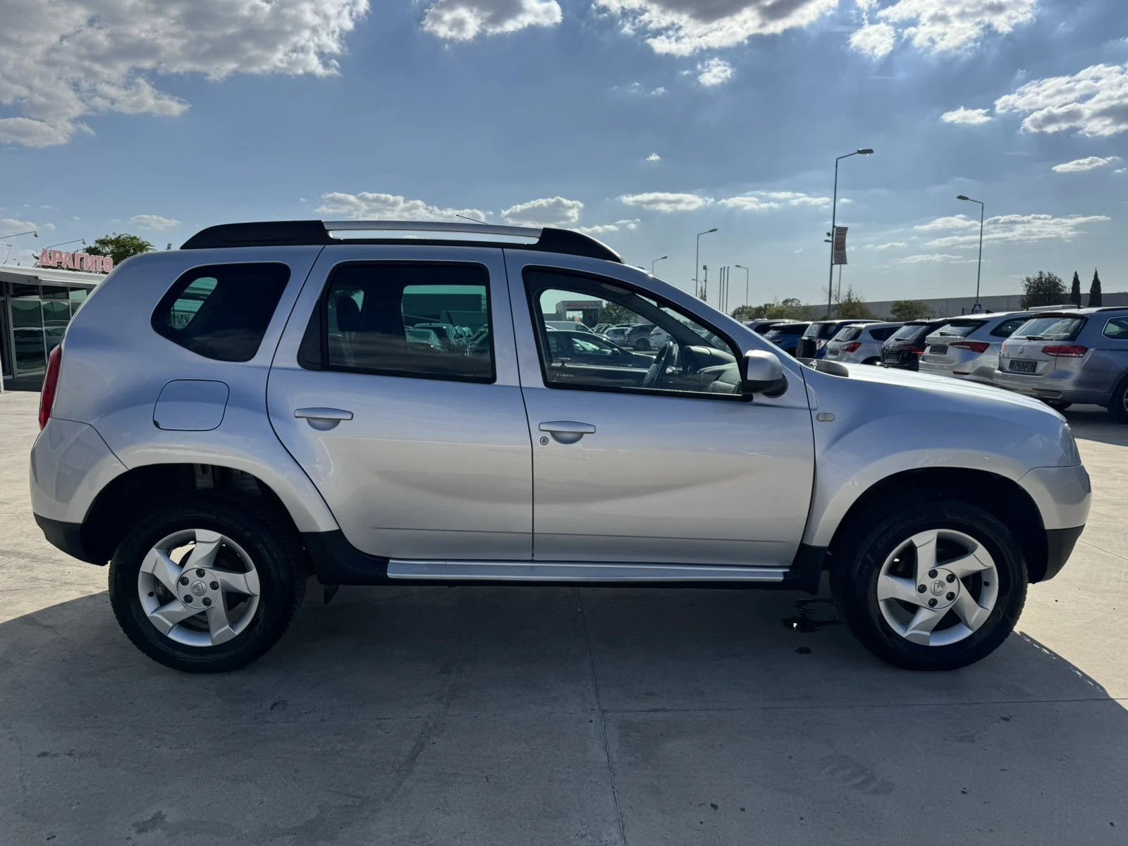 Dacia Duster 1.6* 105ps* GAS* КОЖА* КЛИМАТИК - изображение 6