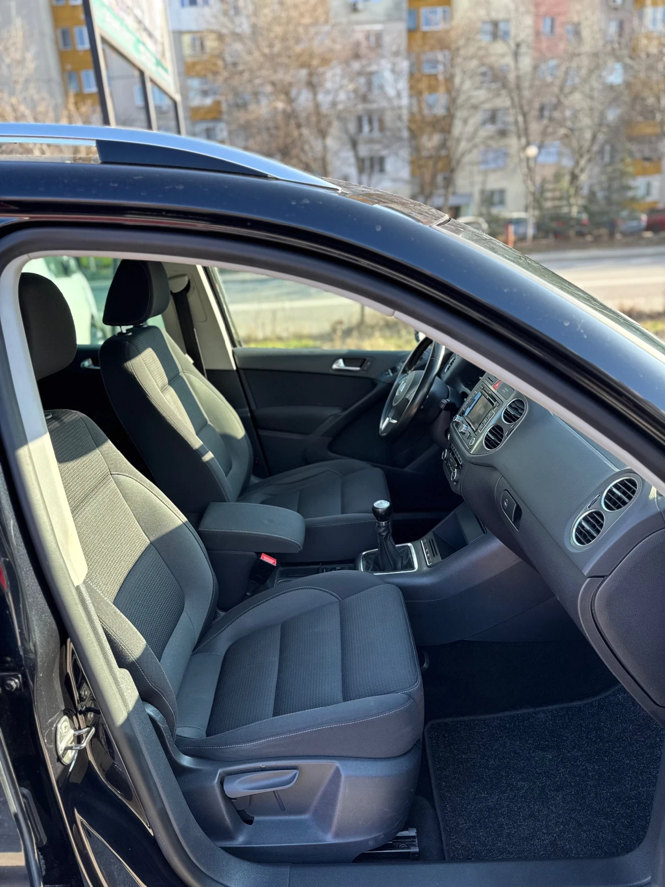 VW Tiguan 2.0 TDI * 4 Motion * Подгрев * Нави * Park Assist, снимка 9 - Автомобили и джипове - 53754934