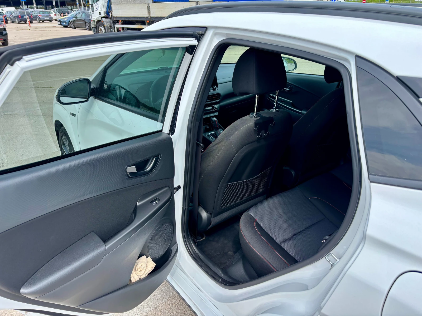 Hyundai Kona, снимка 11 - Автомобили и джипове - 54502428