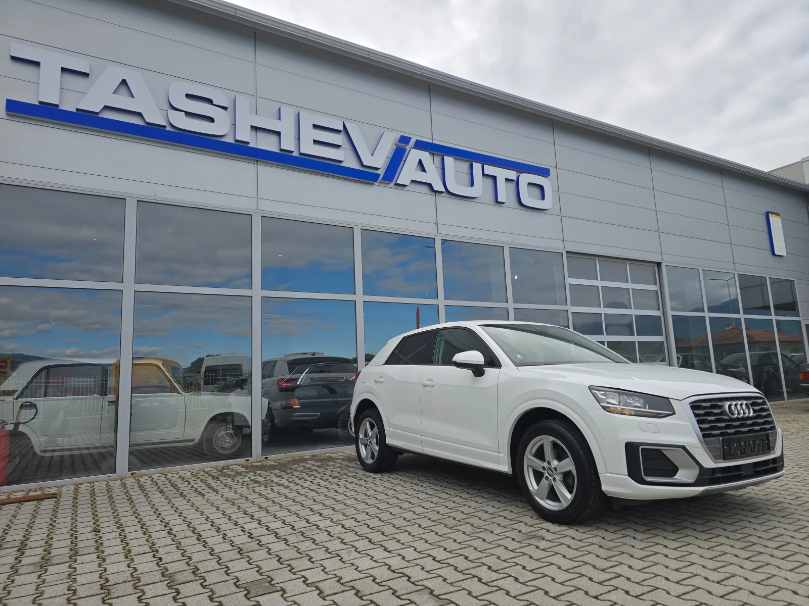 Audi Q2 S-line* * S-tronic* * 