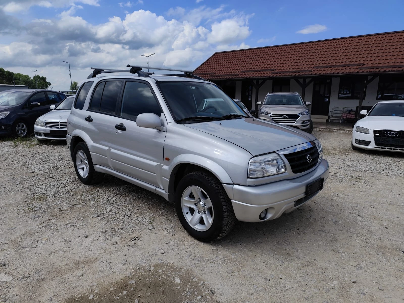 Suzuki Grand vitara 2.0 Бензин Газ Италия, снимка 3 - Автомобили и джипове - 54834848
